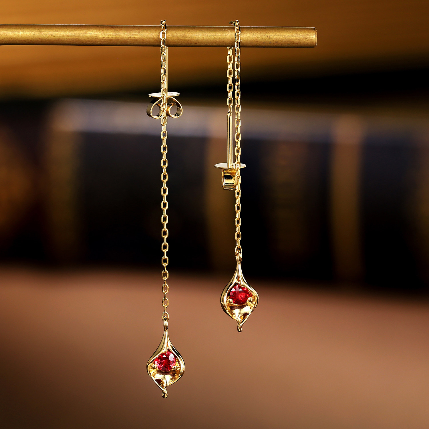 宝石矿工 18k黄金马蹄莲红宝石耳钉 仙气长款耳线甜美耳坠女士(去比价