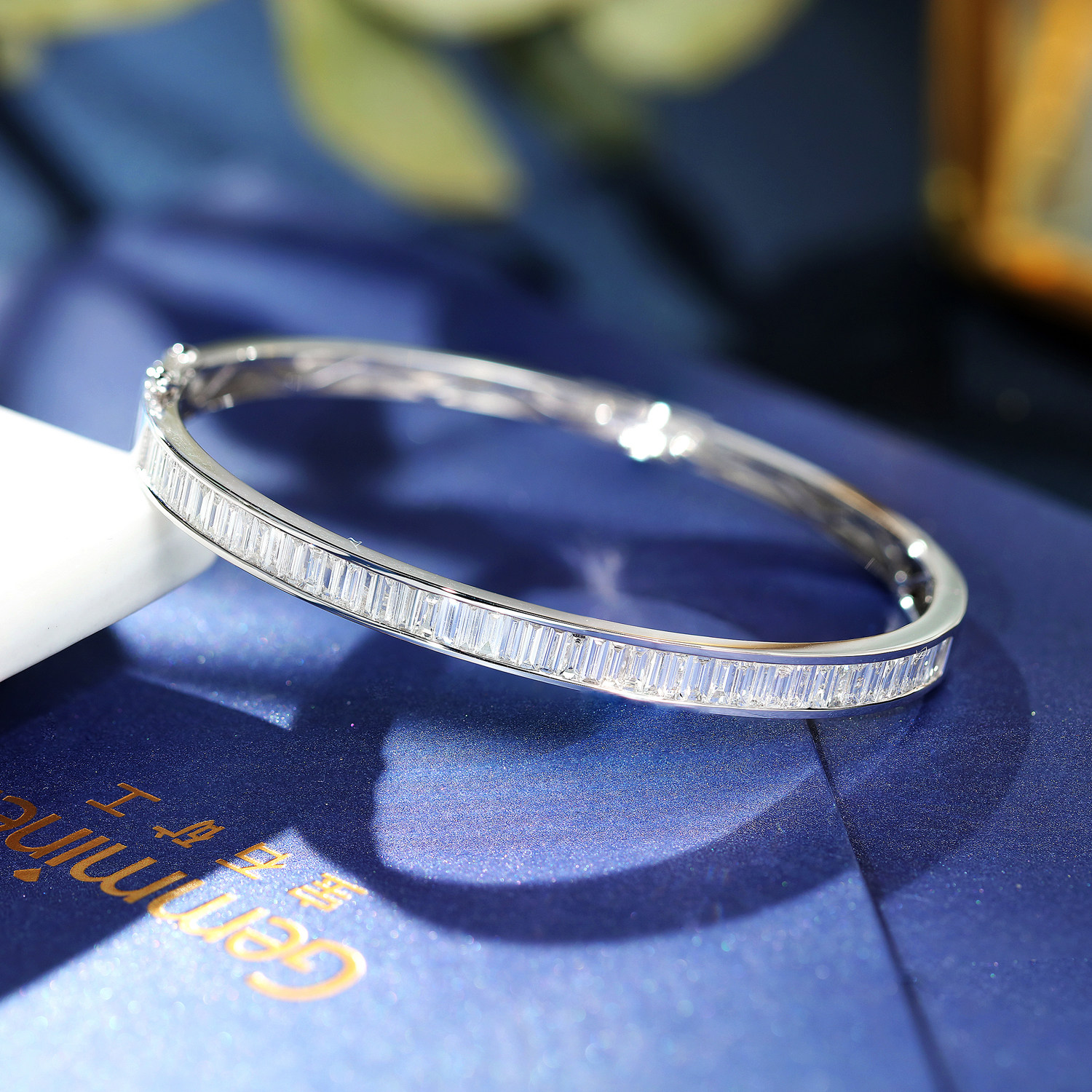 宝石矿工18k白金t方宽版钻石手镯女士时尚简约梯方天然真钻手饰