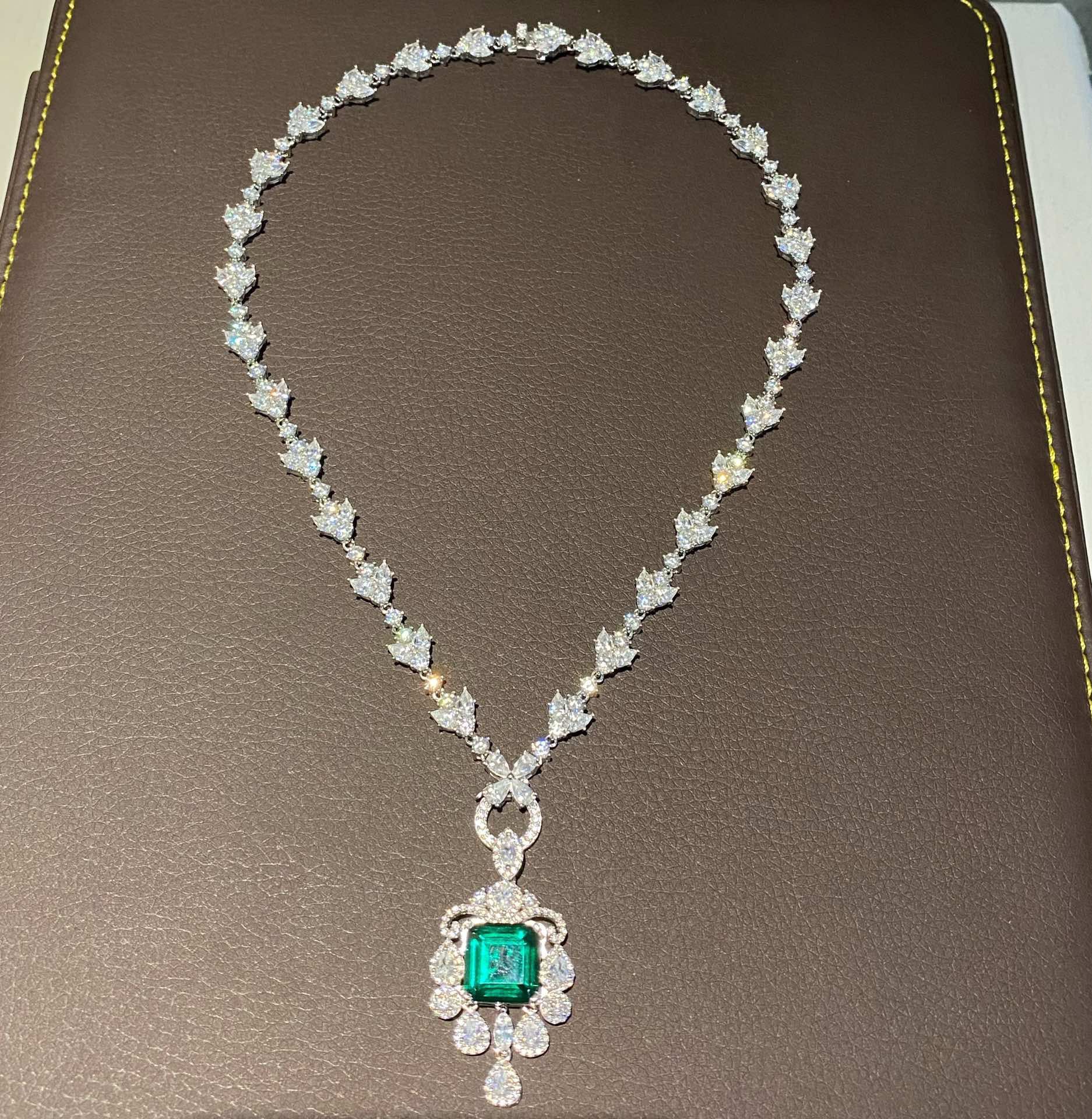 boxuan珠宝的优惠券大全—boxuan 奢华闪耀纯银高仿祖母绿流苏项链