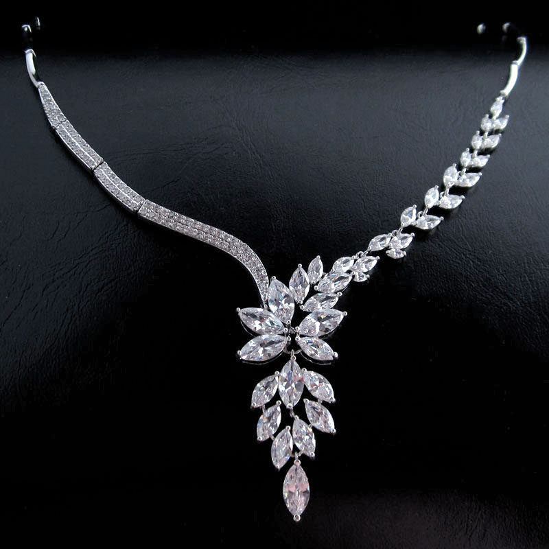 精致奢华新娘项链饰品结婚配礼服婚纱水晶锆石小众设计新款女装饰