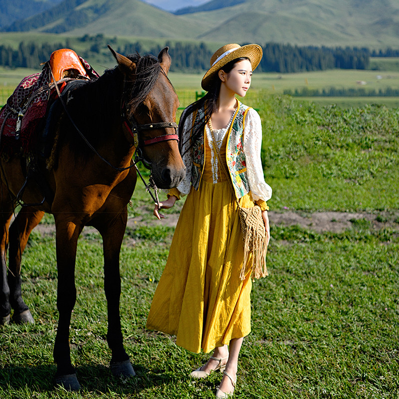 理想三旬旅行女装v领无袖新疆旅游民族风马甲女春秋外穿短款外套