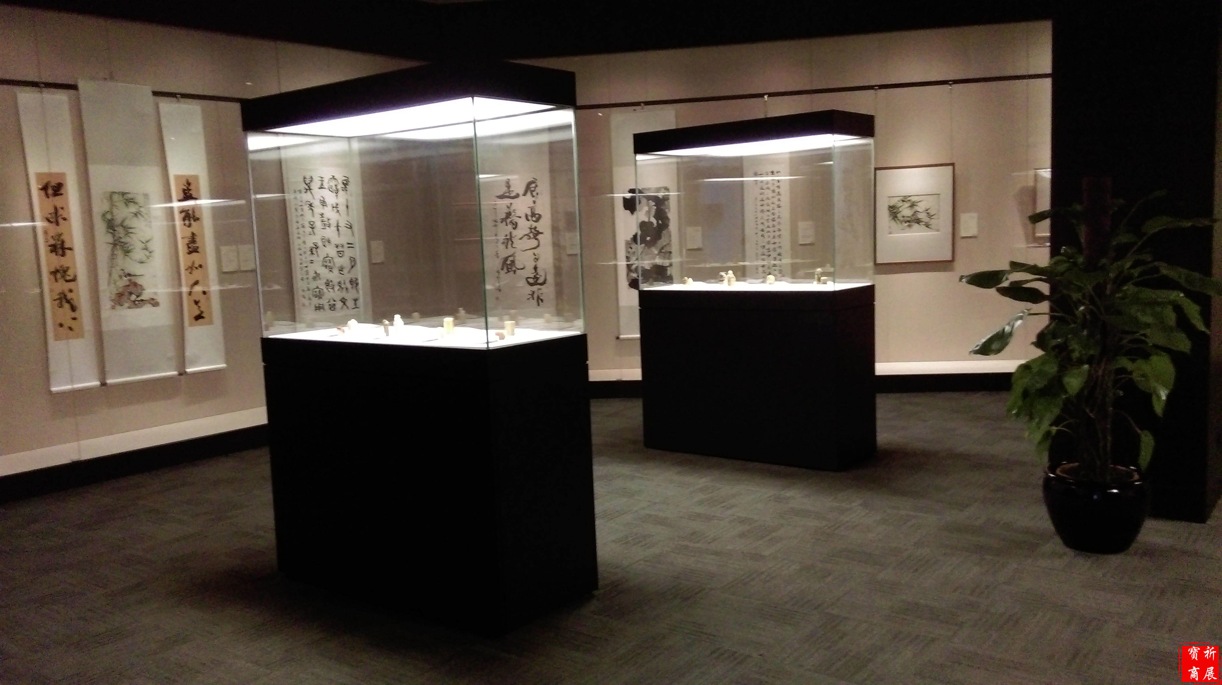 博物馆展品陈列柜玻璃展示柜钢制木质展柜专业定制文物展品柜货架