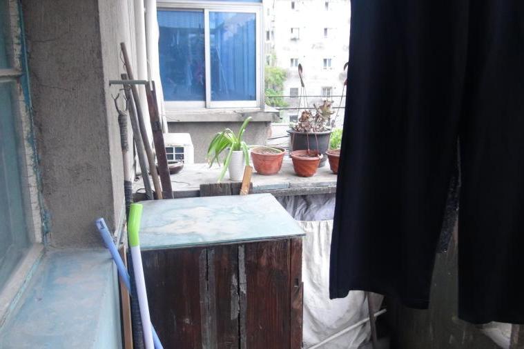 宝马X6小型越野车、广本、尼桑小轿车各一辆