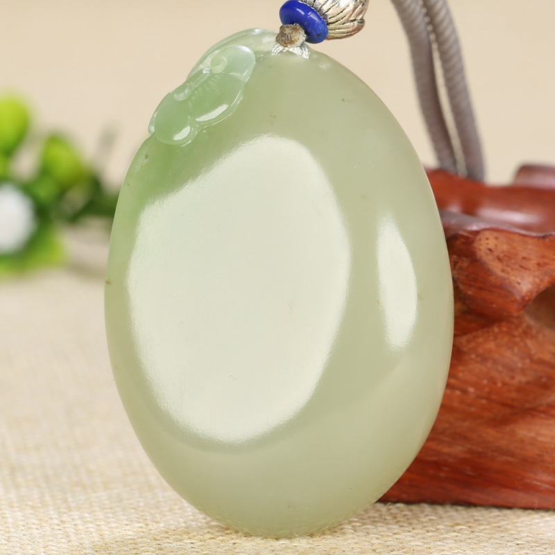 精雕《翠玉连年有余》和田玉挂件79.14g