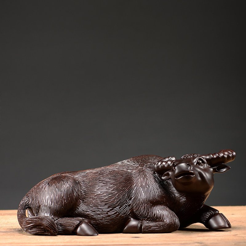檀木雕牛摆件红木卧牛生肖牛气冲天实木雕刻工艺品礼品