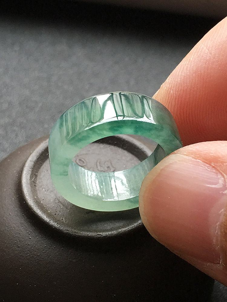 翡翠冰种通透玉戒尾戒女款16mma货老坑冰透起光戒方款小圈戒11号