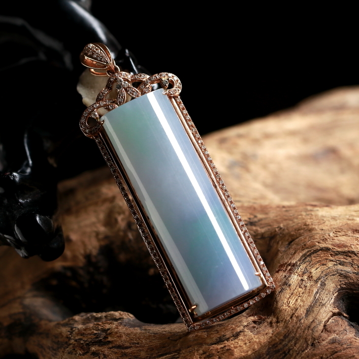 源头好货四会18k金镶钻冰种春带彩翡翠吊坠平安无事柱13.97克