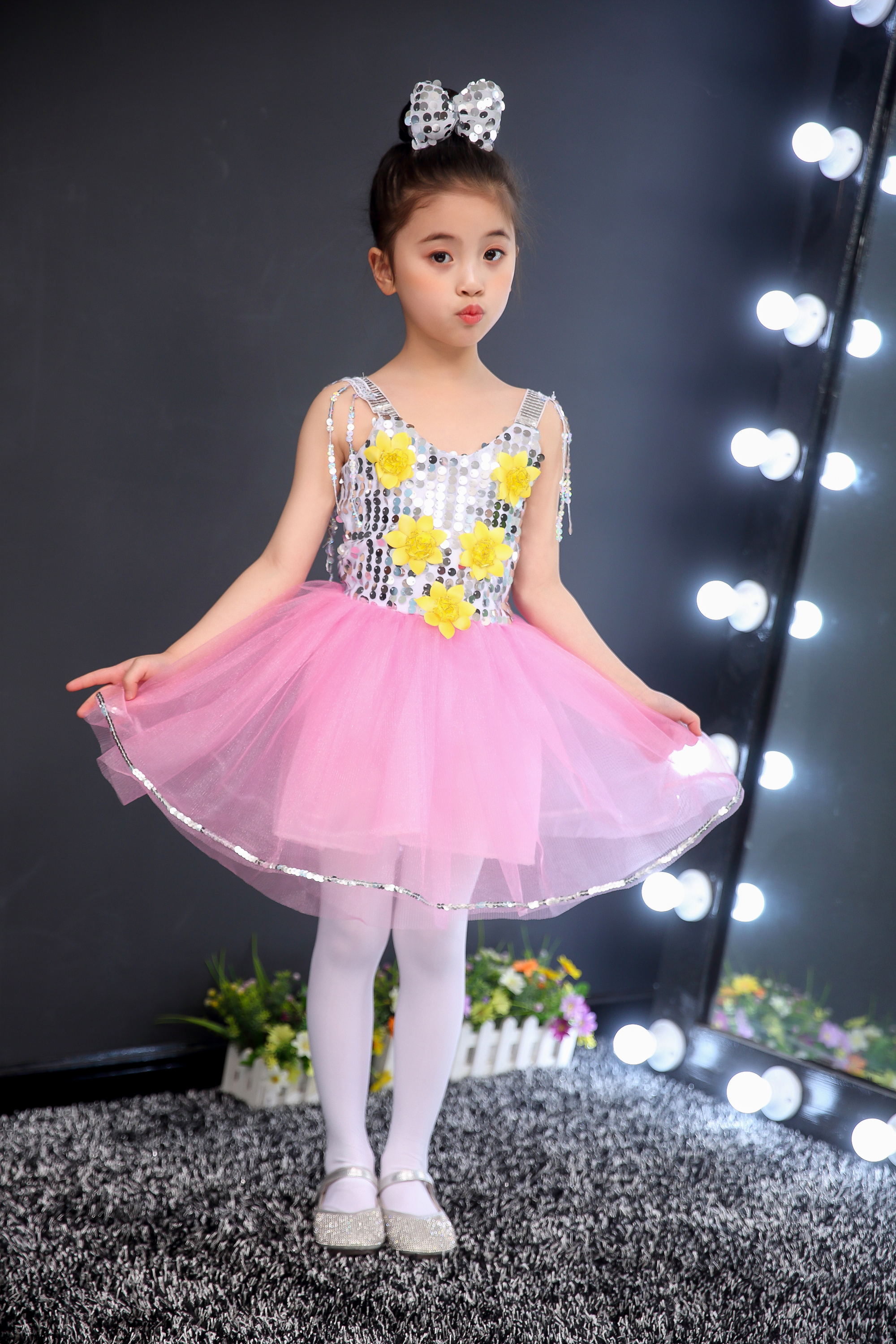 新款六一儿童爵士舞蹈演出服亮片女童幼儿现代表演服公主蓬蓬纱裙