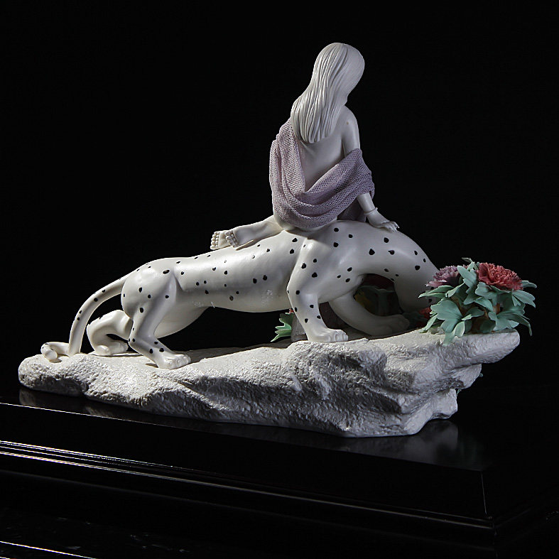 福建省工艺美术师曾来妹作品《山鬼》陶瓷艺术藏品摆件