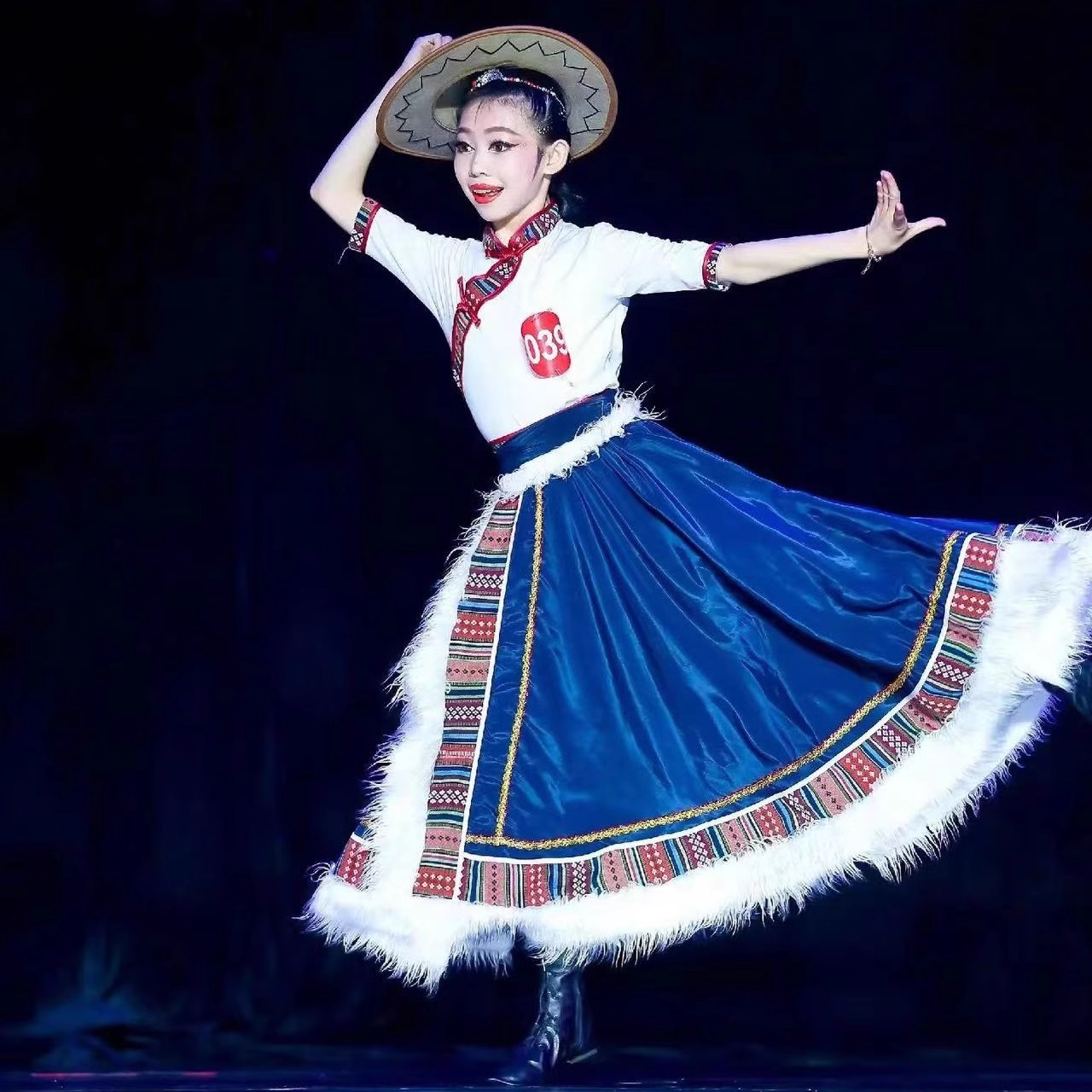女童藏族舞蹈演出服大摆裙次仁拉索儿童少数民族表演服装半身裙新