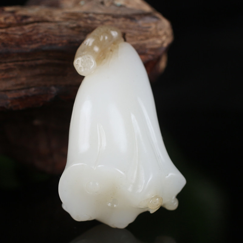 大福报新疆和田玉糖料莲蓬吊坠苏工天然糖白玉石挂件男女款玉佩