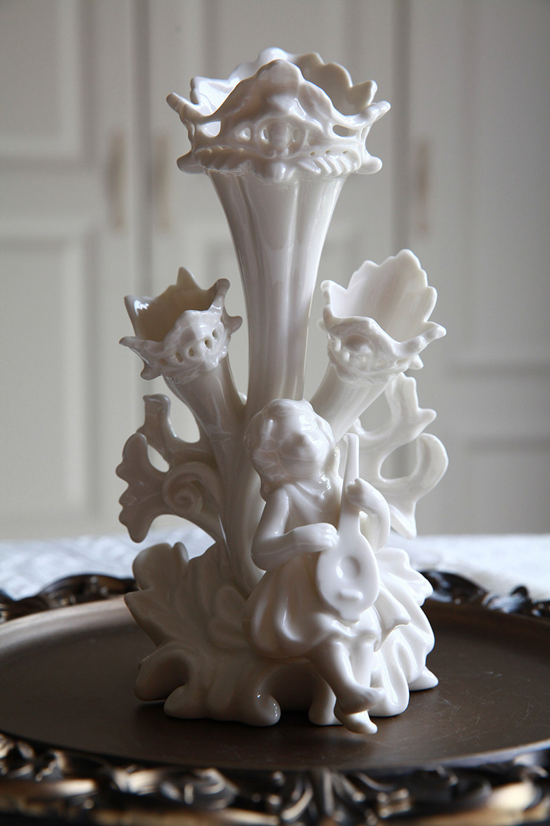 胖兔美家出口欧洲重工镂空雕刻陶瓷人偶立体女孩乐器烛台桌面摆件