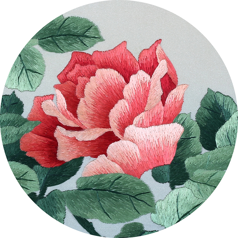 湘绣单面绣 红月季 国家非遗 手工刺绣精品卷轴壁挂