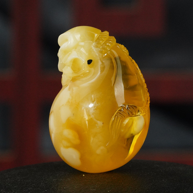 天然蜜蜡优质鸡油黄钱袋子雕刻俄料