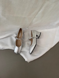 法式银色玛丽珍鞋女鞋子2023新款夏季气质粗跟方头浅口一字带单鞋