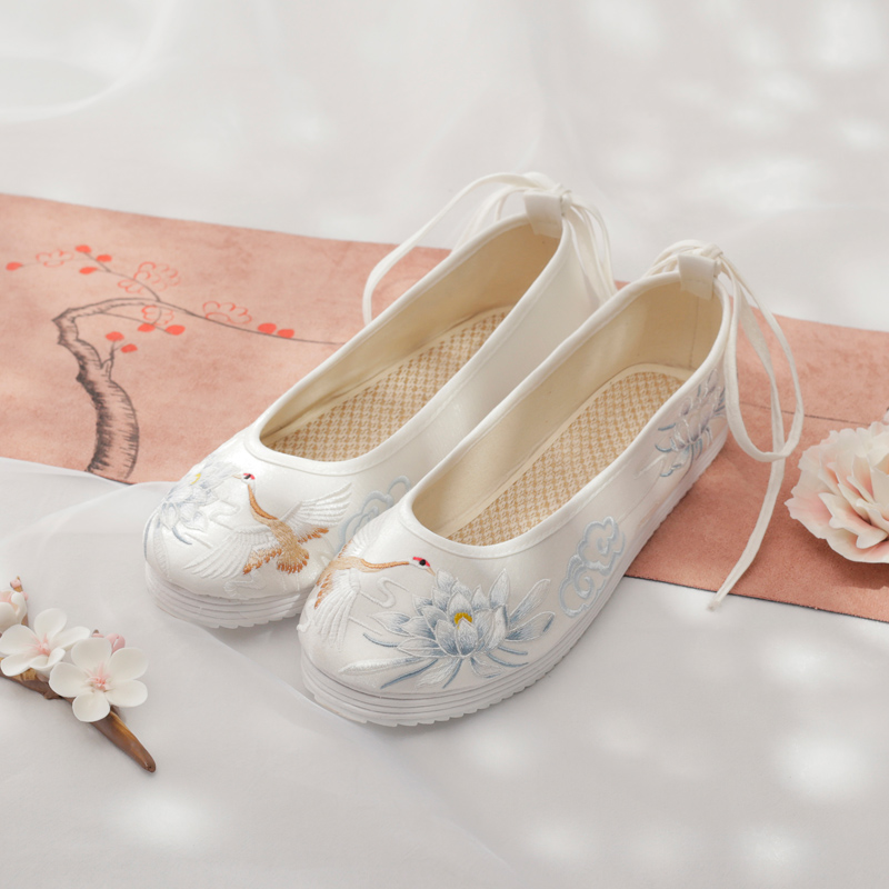 汉服鞋子女古风原创改良绣花鞋平底古代鞋古装汉元素鞋子珍珠淡雅