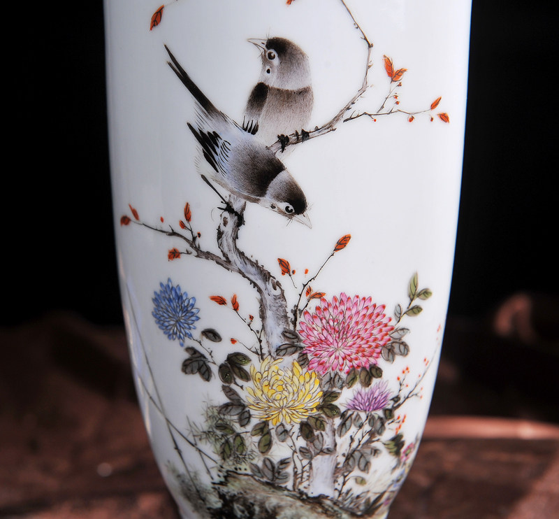 74年艺术瓷厂美研室 余翰青大师粉彩秋菊图薄胎瓶