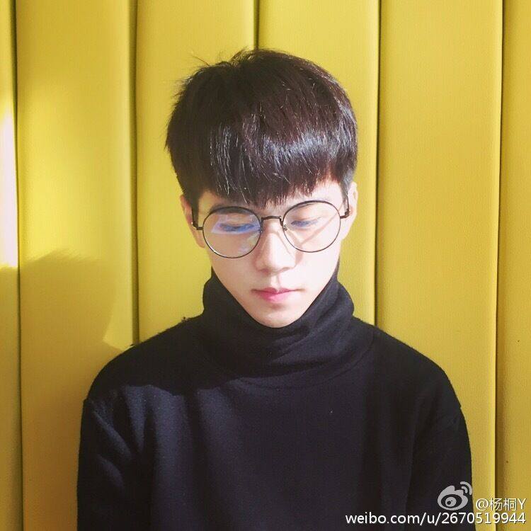 一折杨桐同款_以团之名同款衣服 杨桐同款高领卫衣 韩版时尚休闲百搭