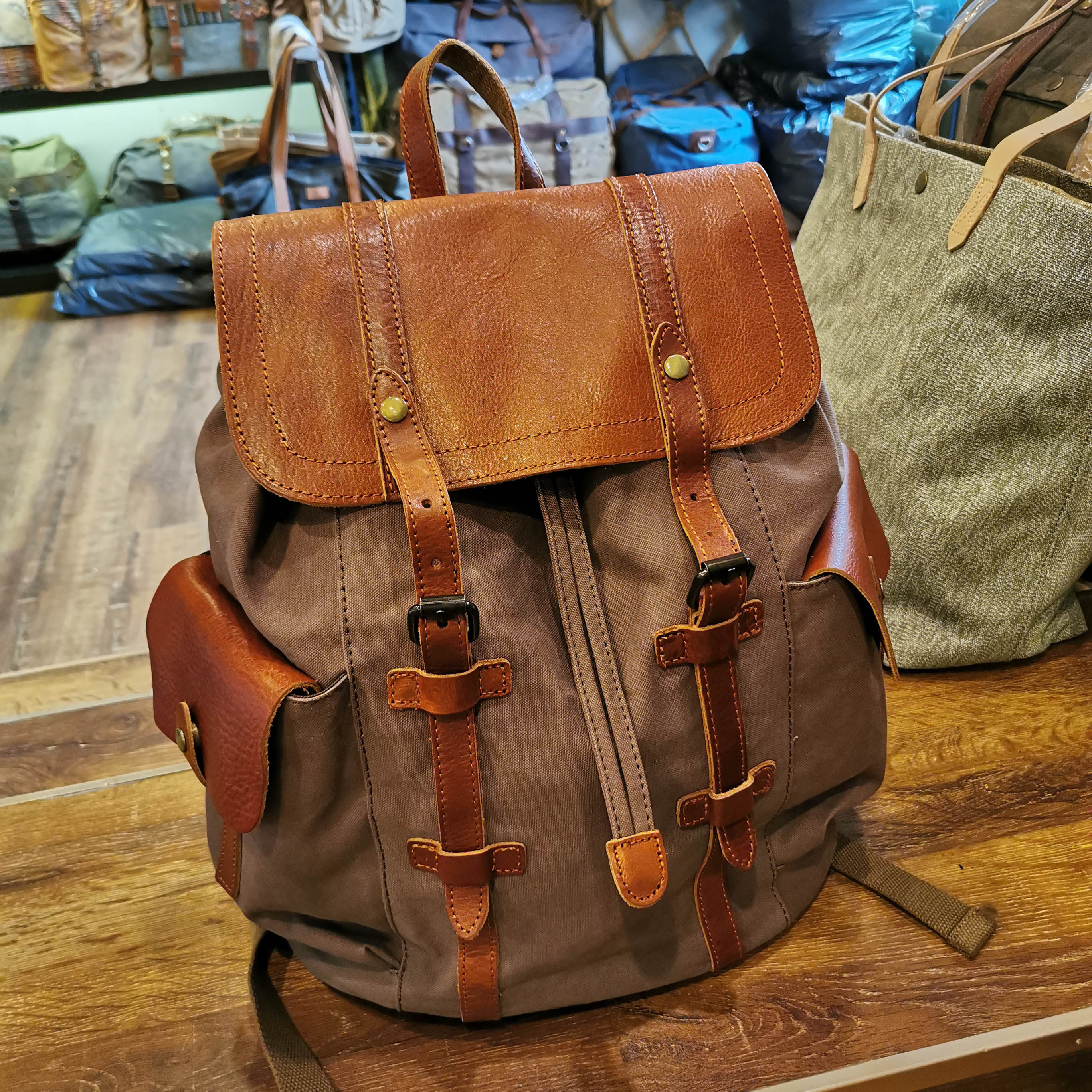 机车胡椒盐男女复古时尚背包超火双肩包帆布包拼皮包户外旅行包