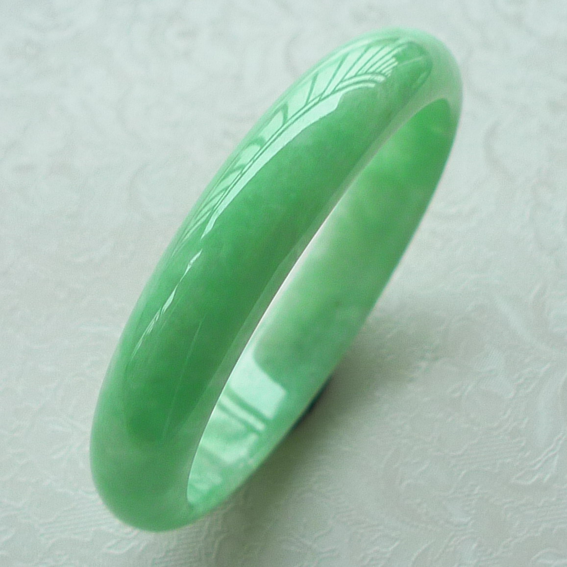 冰糯种翡翠a货满绿贵妃手镯 (长边53.52mm) 30.61克