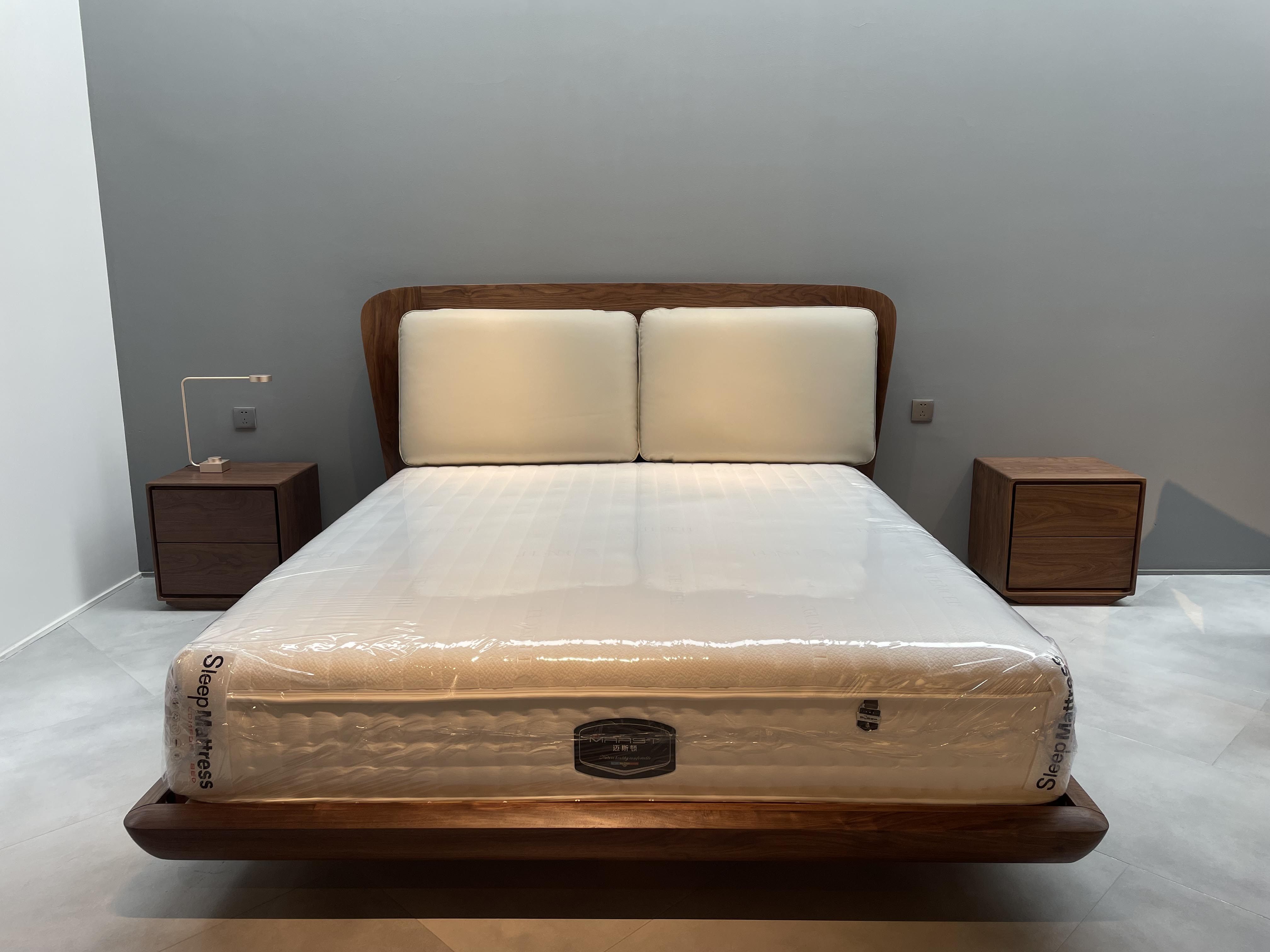 逸刻|尤里卡床 简约设计黑胡桃硬枫木艺术风格卧室软包床