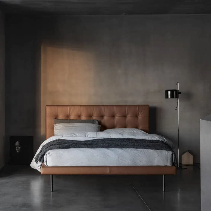 意式极简皮艺床现代小户型主卧拉扣真皮床北欧简约1.8米双人婚床