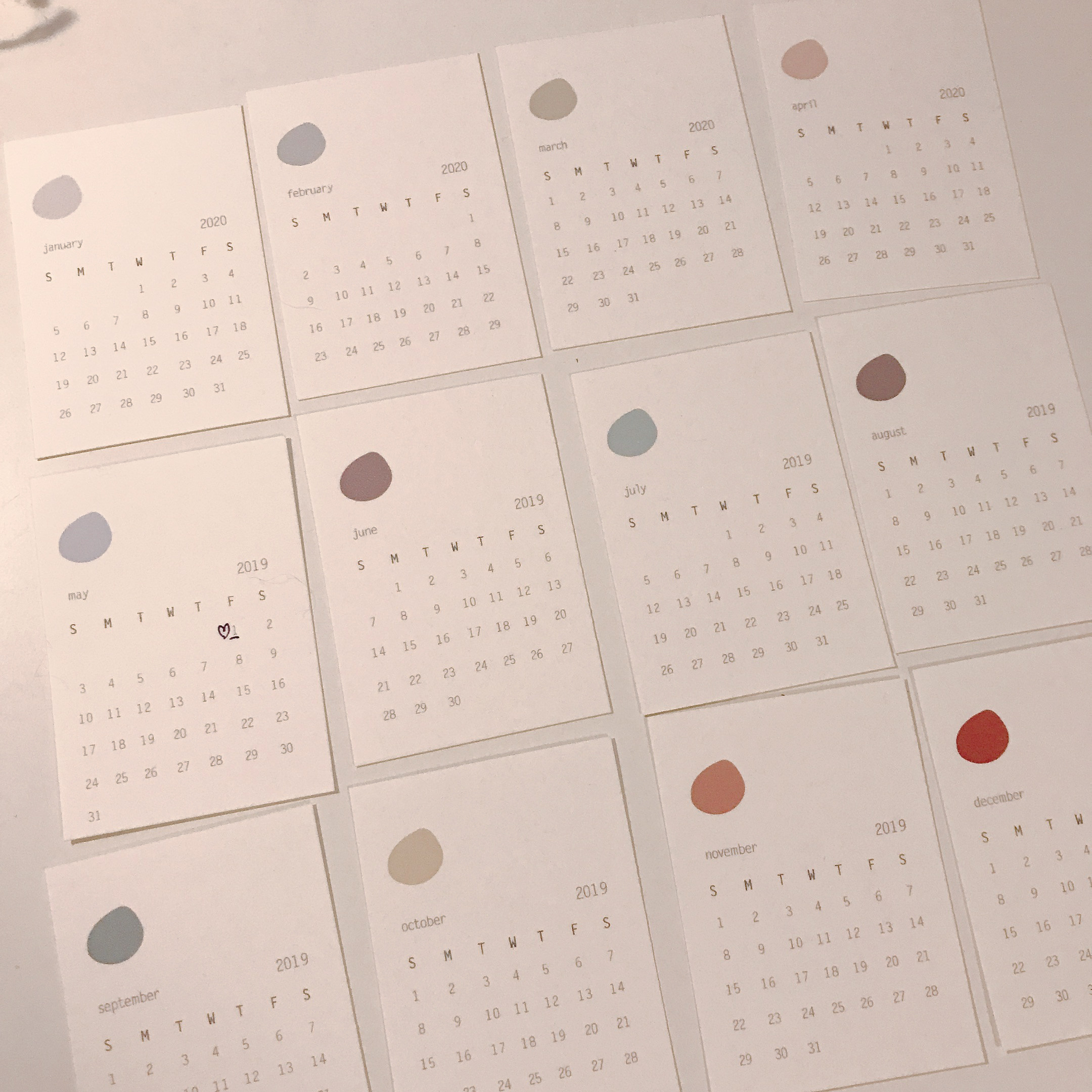 自制ins2020年月历卡片抽象可爱几何插画装饰日历年历手机壳装饰