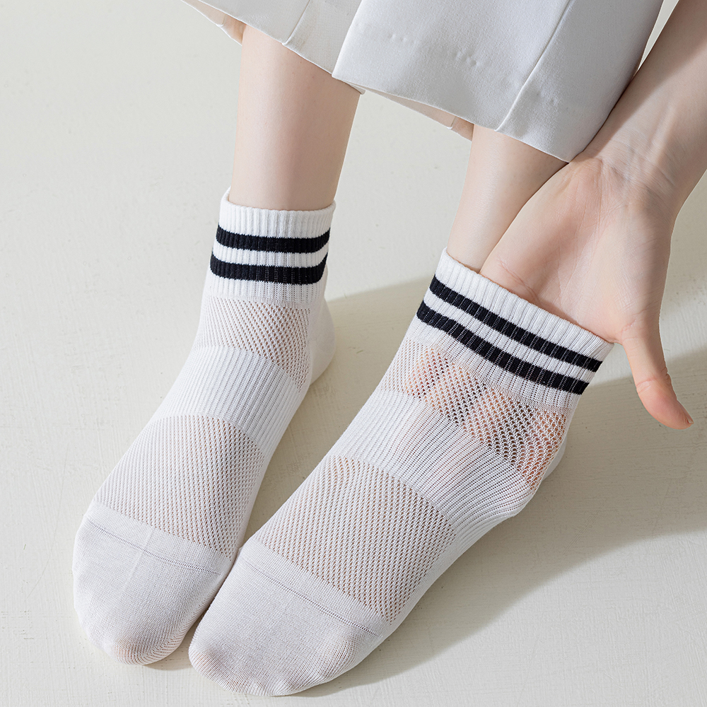 白色短筒袜子女夏季网眼纯棉薄款中筒袜吸汗防臭学生条纹运动短袜