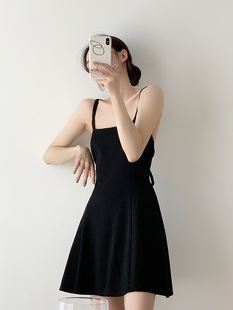 黑色方领吊带连衣裙女夏季2024a字小个子短裙高级感气质收腰裙子