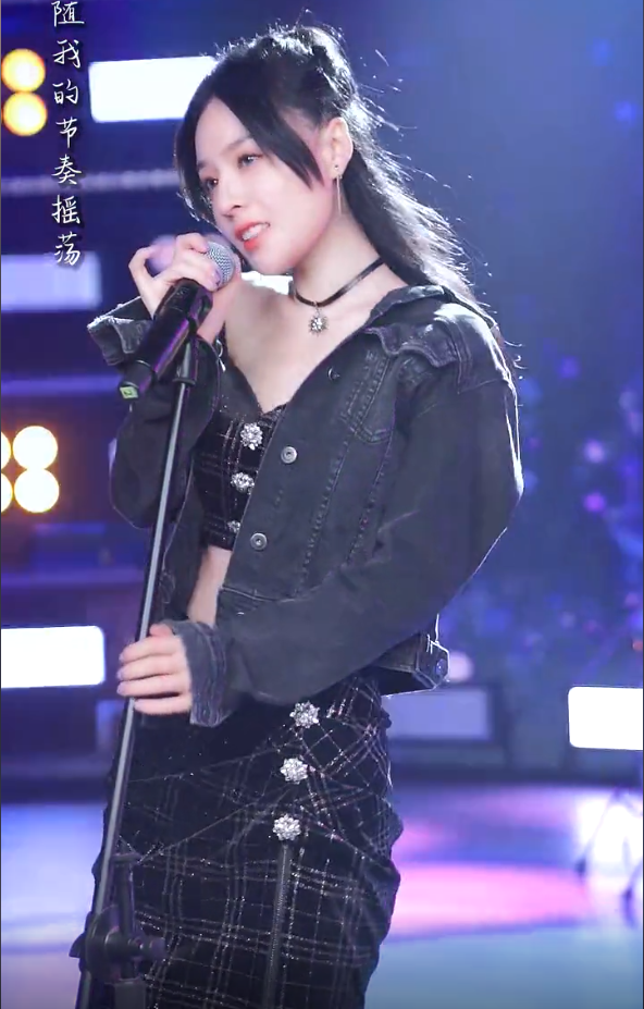 (今日10折)艾衣岑抖音鱼闪闪同款牛仔短外套时尚气