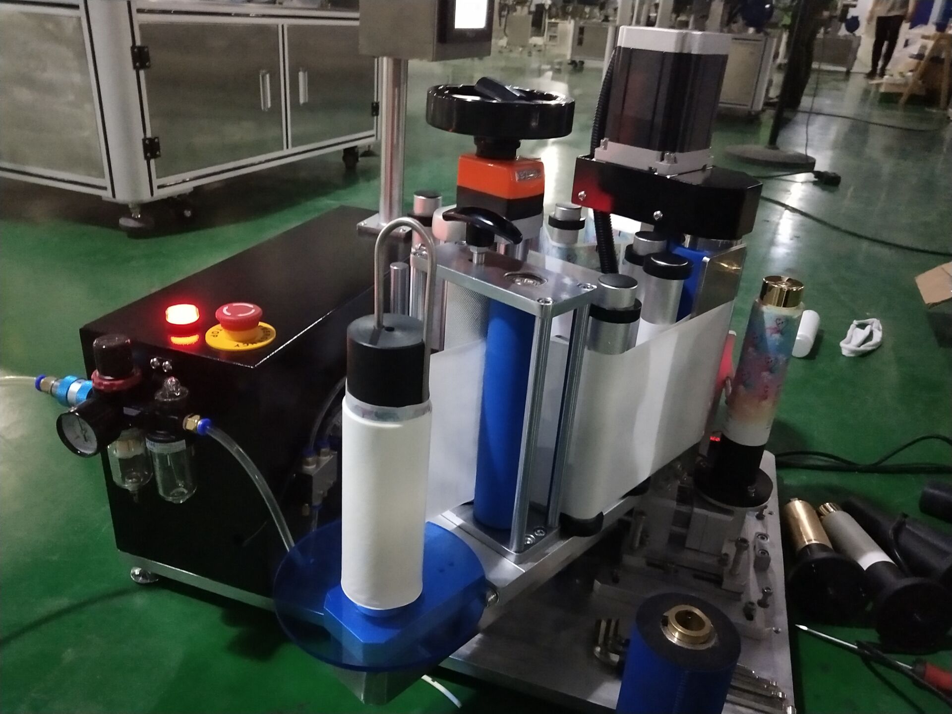 半自動軟管貼標機化妝品牙膏護膚霜貼不幹膠標機定制在類目 機械設備, 包裝設備, 貼標機中 - 來自Buy2taobao.com提供專業的淘寶代購服務