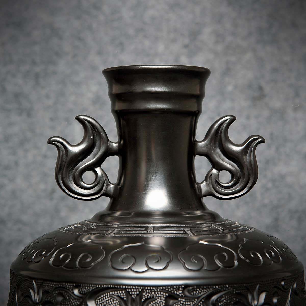 中国黑陶工艺美术大师 刘德功 手工雕刻作品《双耳陶双耳》