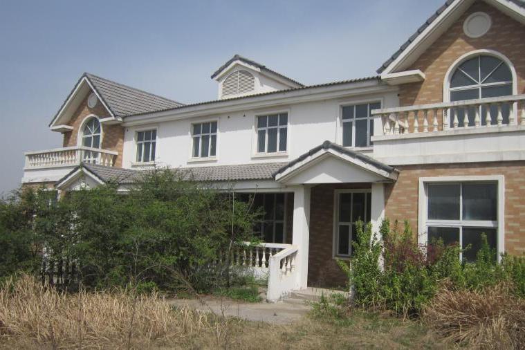 【变卖】徐州市铜山区汉王镇凤岭山生态旅游度假区别墅7#-b及所占建设