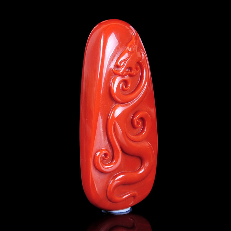 顶级苏工雕刻南红玛瑙《仿古龙》挂牌 重15.46克