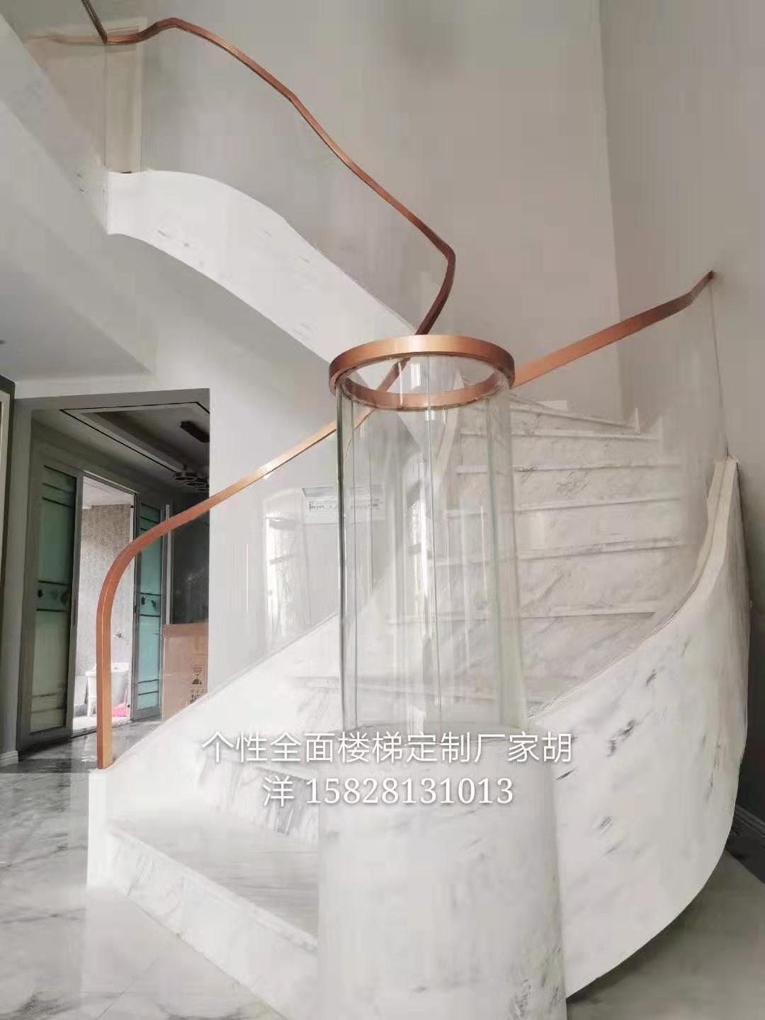 楼梯强装饰_成都别墅跃层个性弧形钢化热弯玻璃现代轻奢楼梯扶手栏杆