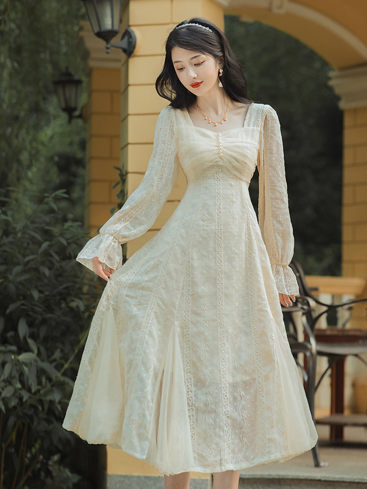 2022早春新款复古方领收腰显瘦蕾丝连衣裙森系少女减龄超仙裙温柔