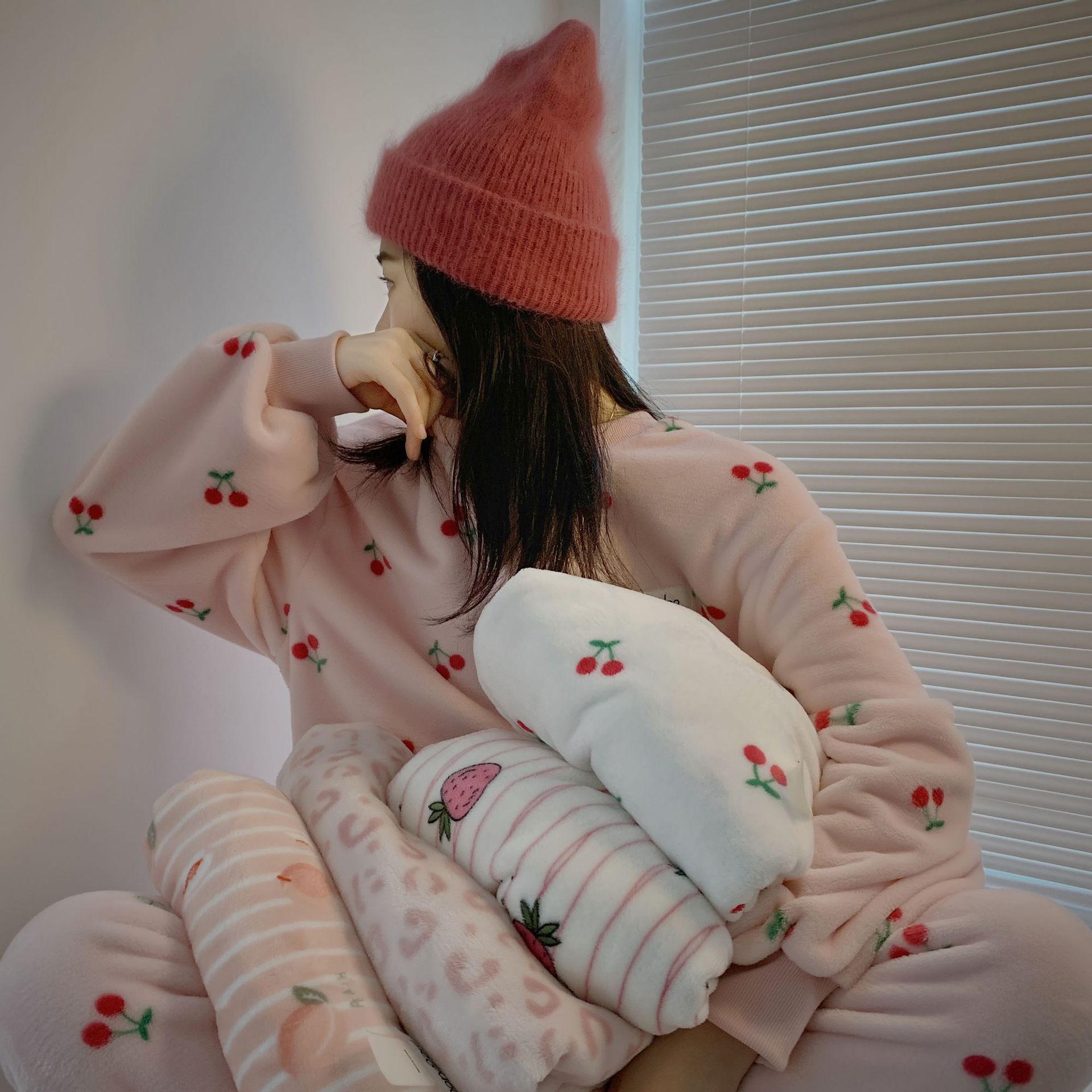 杜小宅软萌暖绒绒花花睡衣秋冬季樱桃珊瑚绒加厚宽松家居服套装女