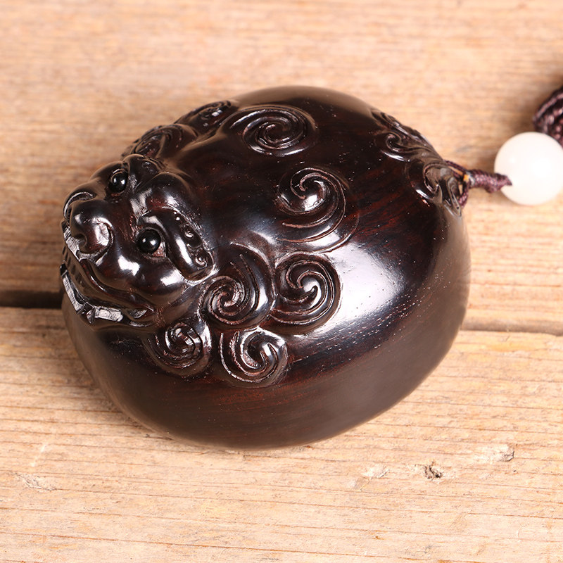 红木貔貅手把件实木随身招财貔貅手把玩件貔貅木雕挂件把件