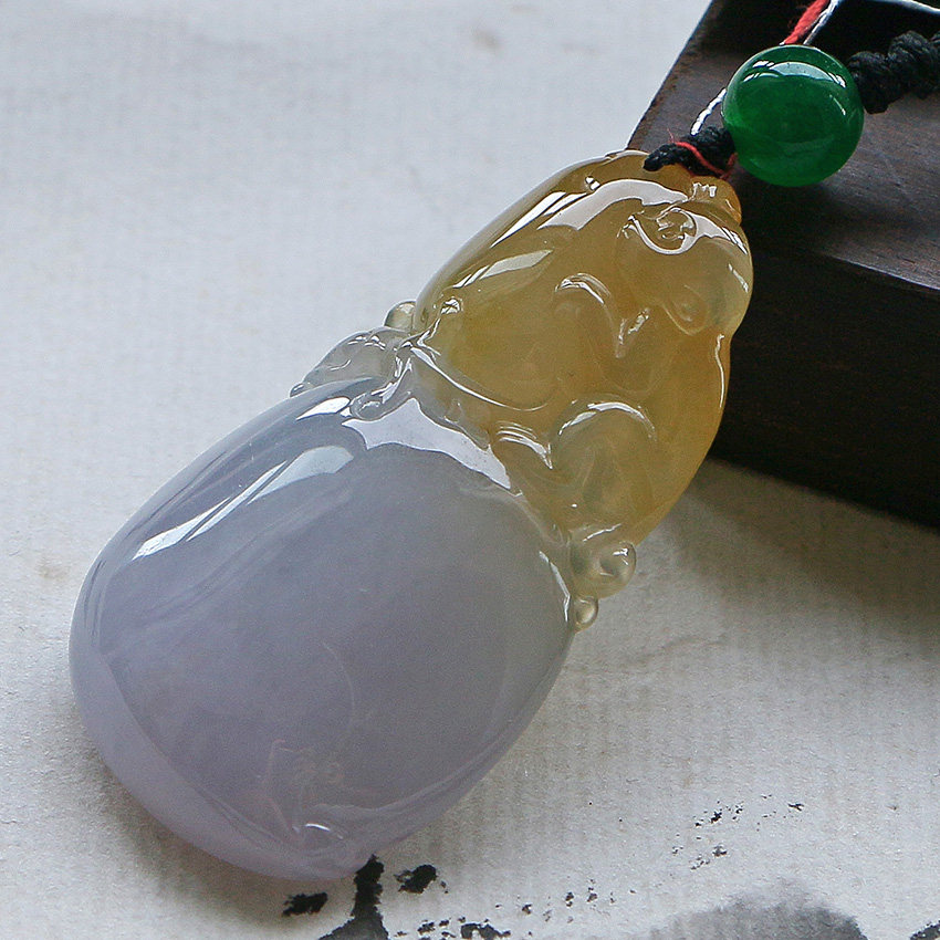 q1258 冰种黄加紫灵猴拜寿挂件 24.5g