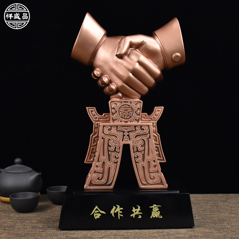 合作共赢摆件握手办公室书架创意工艺装饰商务送客户公司开业礼品