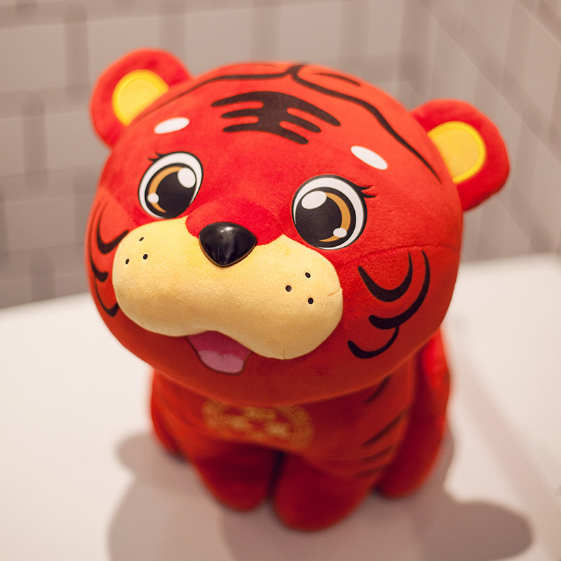 生肖虎毛绒玩具红色虎年吉祥物公仔福运唐装老虎玩偶年会礼品摆件