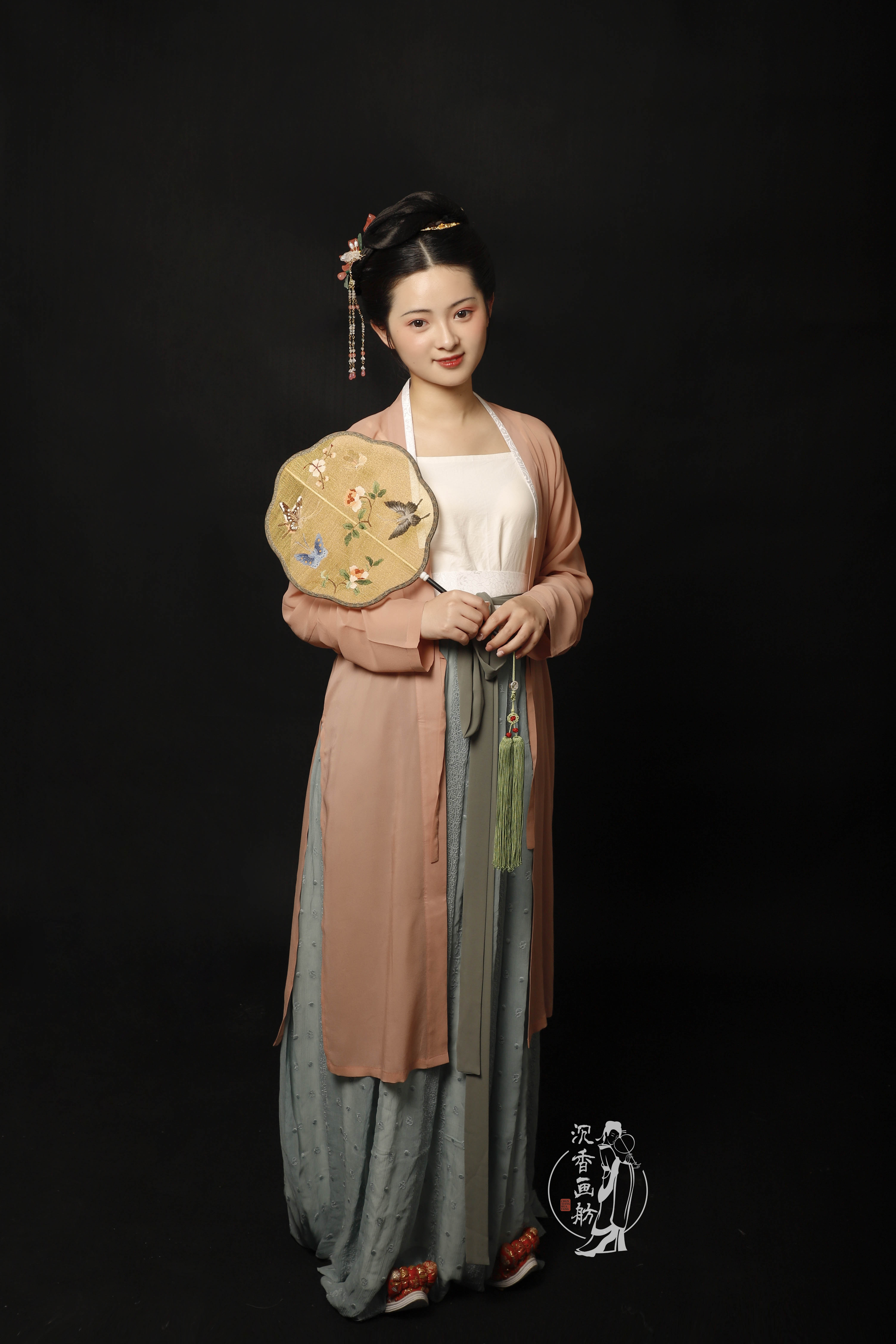 热销江_【定制】【江烟】宋制真丝长褙子 汉族传统服饰 显高显瘦汉服