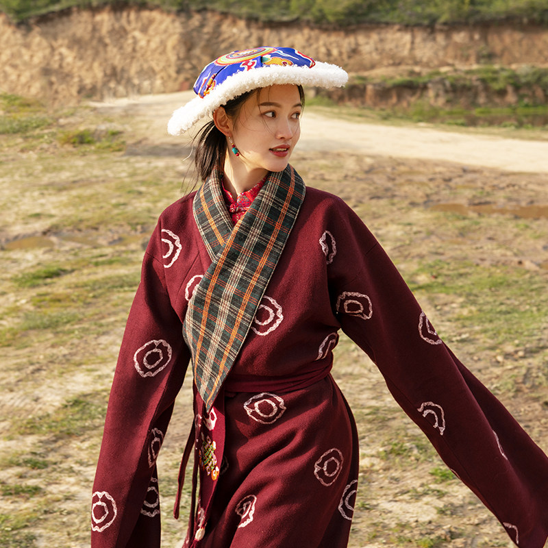 藏红色藏袍女双层加厚保暖冬季藏装冬装2020新款康巴藏装