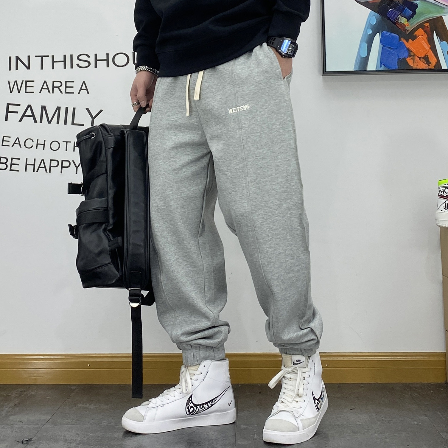 春秋新款青年扩版休闲裤宽松小脚松紧腰运动裤拼接刺绣美式卫裤男