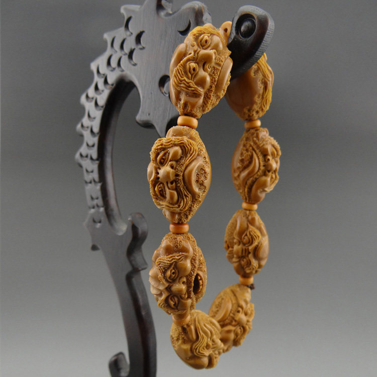 【东艺轩】核雕师姚敏作品《横脸达摩》