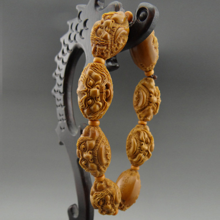 【东艺轩】核雕师姚敏作品《横脸达摩》