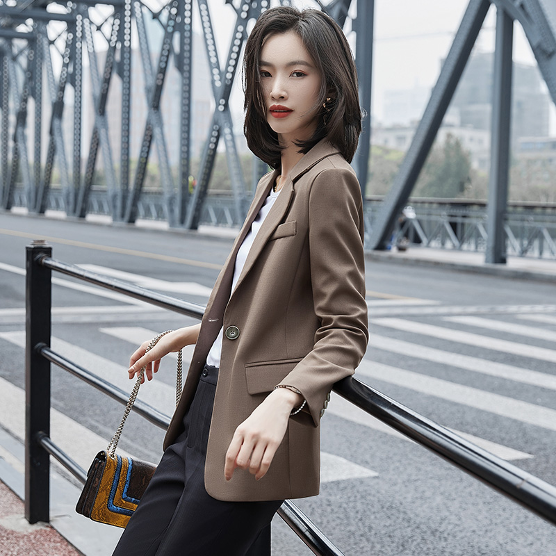 咖啡色小西装外套女宽松韩版2020秋冬新款气质黑色西服女上衣职业