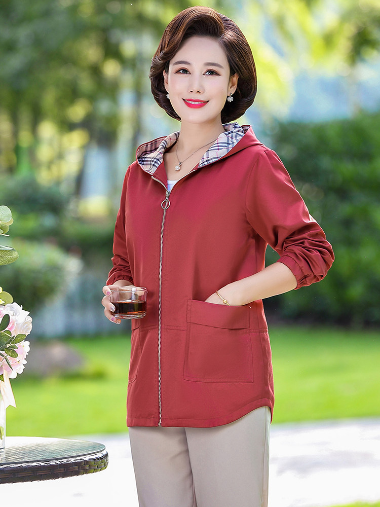 中老年女装连帽夹克外套秋装中年妈妈装大码时尚休闲上衣风衣短款