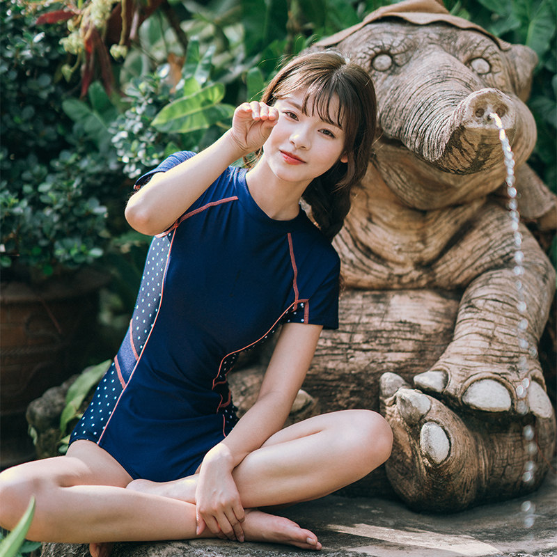小桃2020新款泳衣女小清新波点保守遮肚显瘦三角连体少女运动泳装