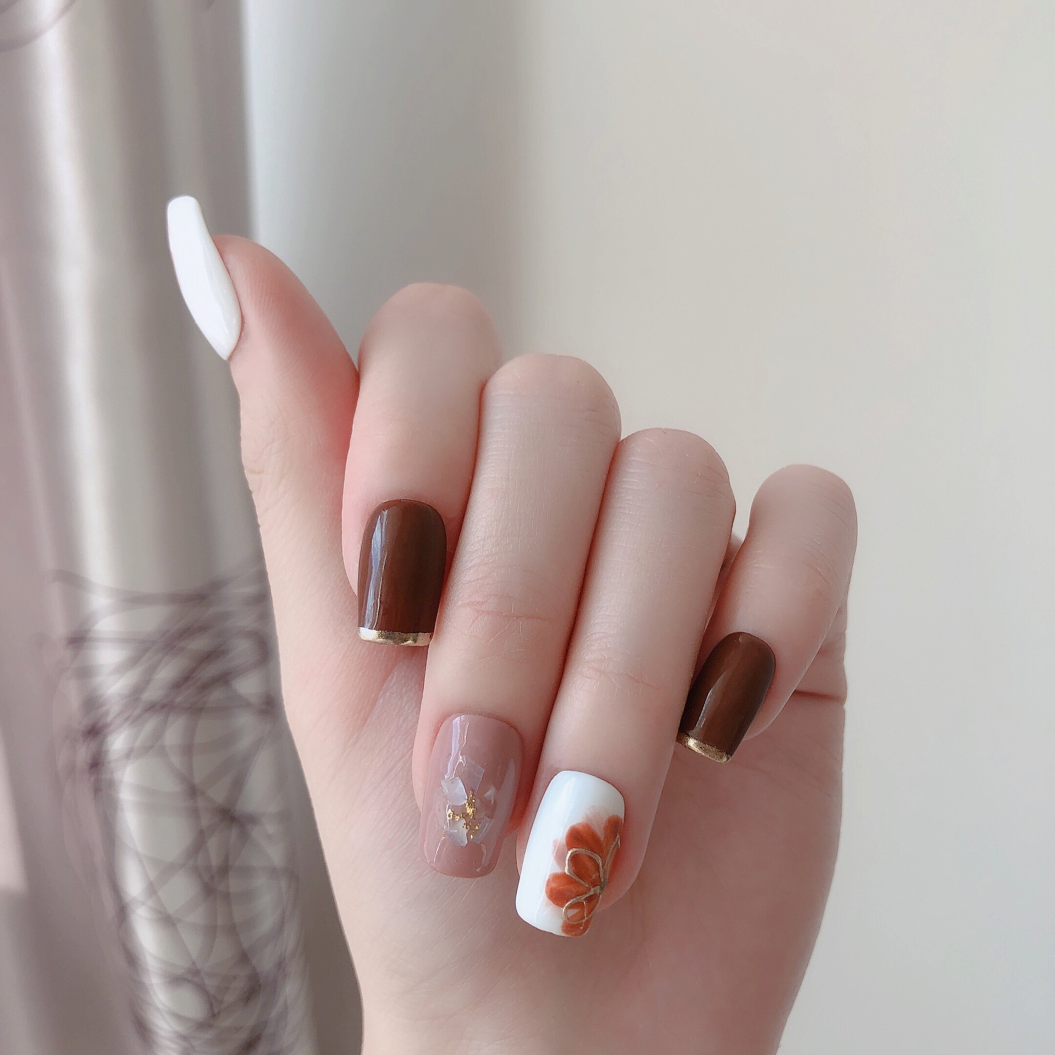 小红书美甲片成品手工光疗穿戴甲长岛冰茶花假指甲贴ins奶茶色